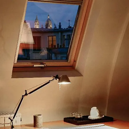 Cote Montmartre Bed & Breakfast *