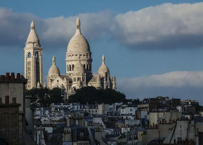 Cote Montmartre Bed & Breakfast 4*